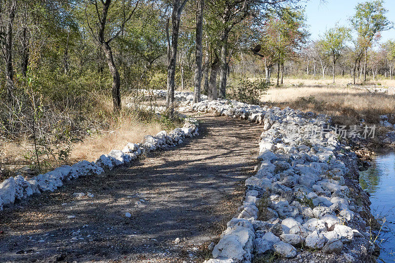 纳米比亚库内内地区Etosha Aoba旅馆的人行道